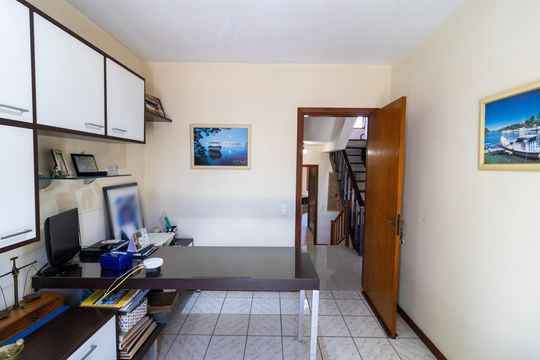 Quarto 1 de casa à venda com 3 quartos, 154m² em Campo Novo, Porto Alegre