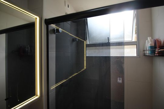 Banheiro de apartamento para alugar com 2 quartos, 42m² em Santa Fe, Porto Alegre