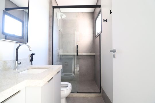 Banheiro da Suíte de apartamento para alugar com 3 quartos, 95m² em Osvaldo Rezende, Uberlândia