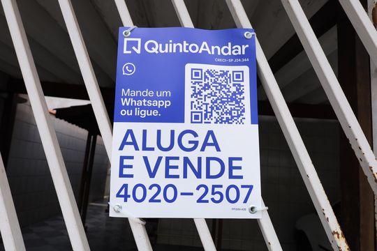 Placa instalada no portão - Código da placa: PFWM-406 de casa à venda com 2 quartos, 60m² em Parque Guarani, São Paulo