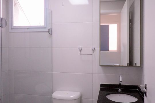 Banheiro de apartamento à venda com 2 quartos, 50m² em Vila Gumercindo, São Paulo