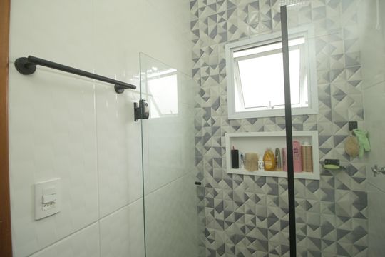 Banheiro de apartamento à venda com 3 quartos, 75m² em Vila Curuçá, Santo André
