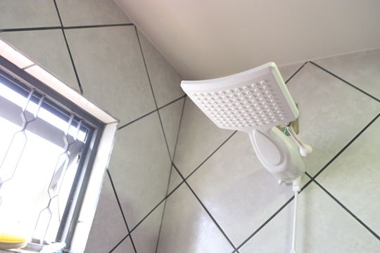 Banheiro de kitnet/studio para alugar com 1 quarto, 34m² em  Vila Perdiz , Goiânia