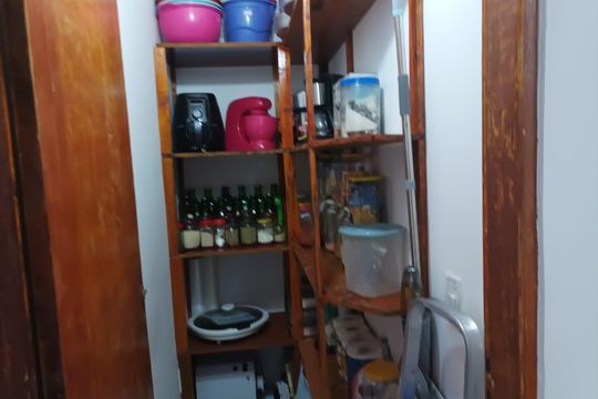 Dispensa de casa à venda com 5 quartos, 300m² em Recanto Silvestre (fazendinha), Santana de Parnaíba