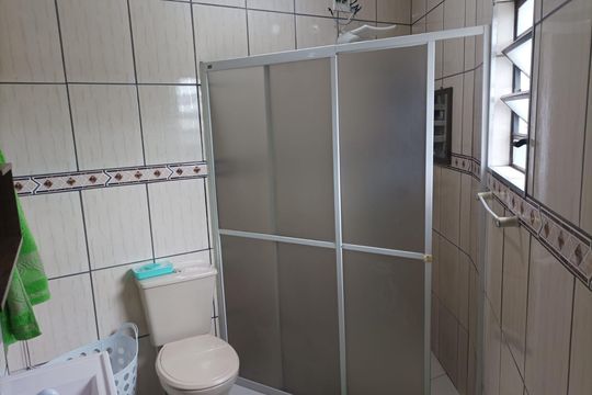 Banheiro de casa à venda com 5 quartos, 300m² em Recanto Silvestre (fazendinha), Santana de Parnaíba