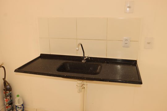Cozinha de apartamento para alugar com 2 quartos, 55m² em Cidade Satelite Santa Barbara, São Paulo