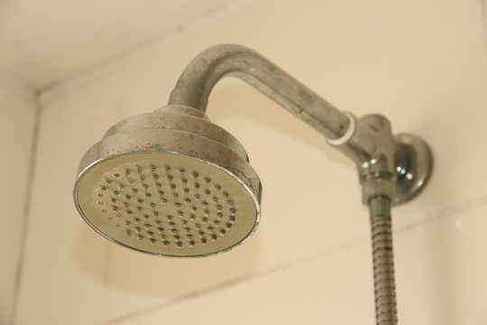 Banheiro Social de apartamento para alugar com 2 quartos, 55m² em Cidade Satelite Santa Barbara, São Paulo