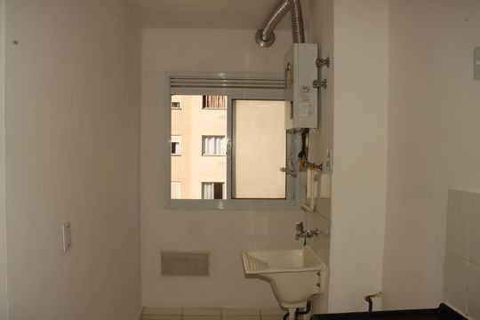 Área de serviço de apartamento para alugar com 2 quartos, 55m² em Cidade Satelite Santa Barbara, São Paulo