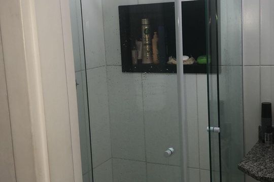 Banheiro de apartamento à venda com 1 quarto, 37m² em Centro, Diadema