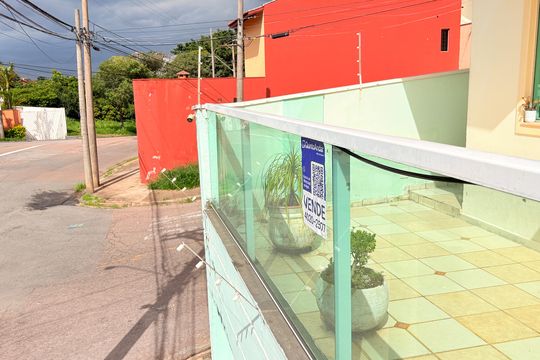 Plaquinha instalada COD DWYD-257 de casa à venda com 5 quartos, 270m² em Jardim Paulista I, Jundiaí