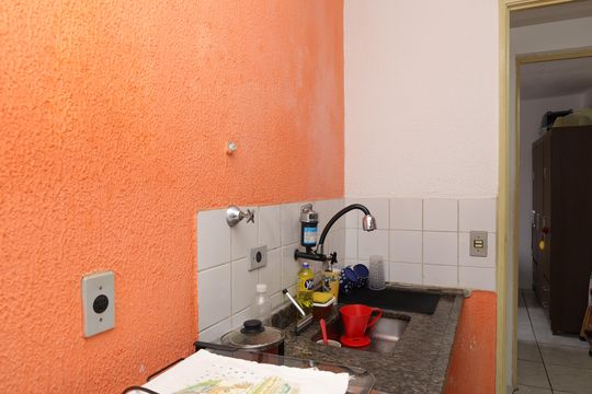 Cozinha de apartamento para alugar com 2 quartos, 42m² em Colônia (zona Leste), São Paulo