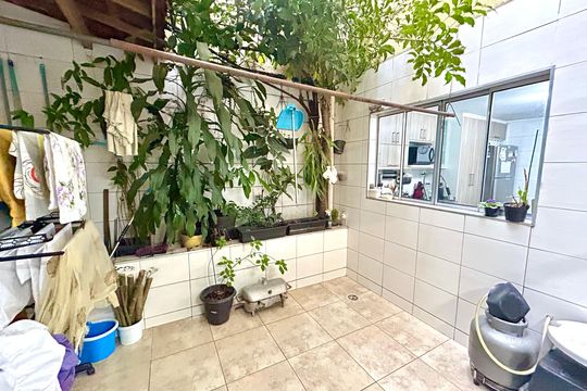 Área de Serviço e Quintal  de casa à venda com 5 quartos, 202m² em Vila Itapegica, Guarulhos