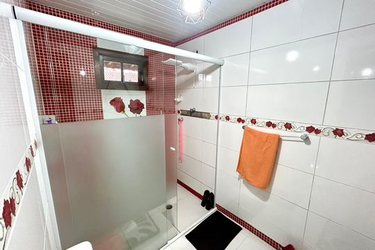 Banheiro da Suíte de casa à venda com 5 quartos, 202m² em Vila Itapegica, Guarulhos