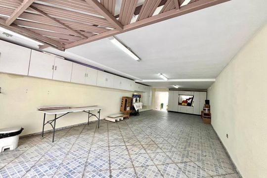 Garagem de casa à venda com 3 quartos, 250m² em Vila da Saúde, São Paulo