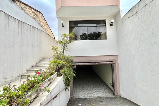 Fachada de casa à venda com 3 quartos, 250m² em Vila da Saúde, São Paulo