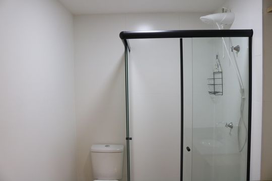 Banheiro de kitnet/studio para alugar com 1 quarto, 29m² em Perdizes, São Paulo