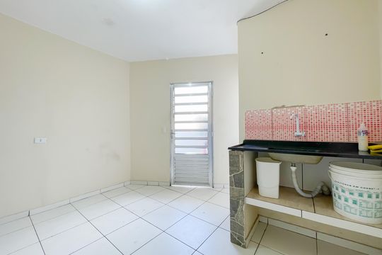 Cozinha de casa para alugar com 1 quarto, 37m² em Santa Maria, Osasco