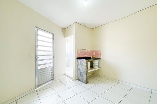 Cozinha de casa para alugar com 1 quarto, 37m² em Santa Maria, Osasco