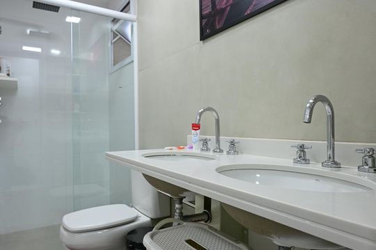 Banheiro Suíte 1 de apartamento à venda com 3 quartos, 128m² em Vila Andrade, São Paulo