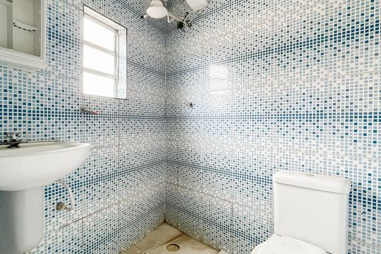 Banheiro de casa para alugar com 1 quarto, 37m² em Santa Maria, Osasco
