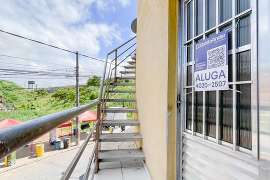 Fachada de casa para alugar com 1 quarto, 37m² em Santa Maria, Osasco