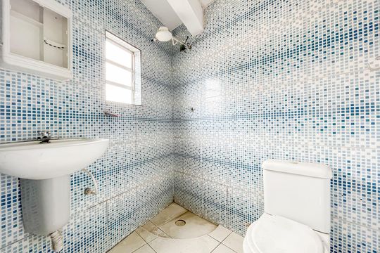 Banheiro de casa para alugar com 1 quarto, 37m² em Santa Maria, Osasco