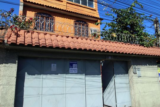 Fachada da casa de casa à venda com 3 quartos, 220m² em Vicente de Carvalho, Rio de Janeiro