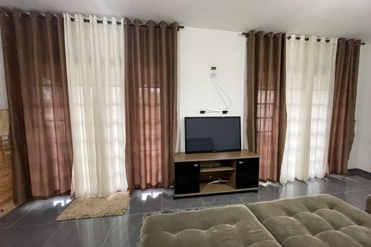 Casa para alugar com 3 quartos, 200m² em Quinta dos Angicos, Cotia