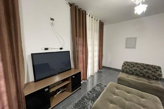 Sala de casa para alugar com 3 quartos, 200m² em Quinta dos Angicos, Cotia