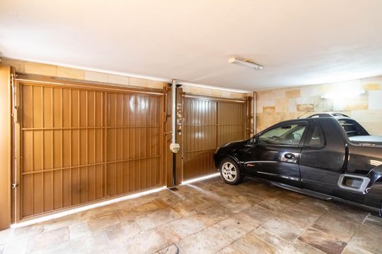 Garagem  de casa à venda com 3 quartos, 156m² em Vila Rosalia, Guarulhos