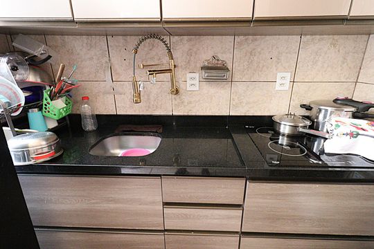 Cozinha de apartamento à venda com 2 quartos, 50m² em Floresta, Porto Alegre