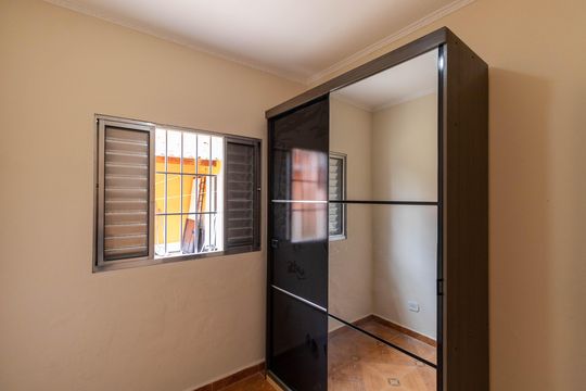 Quarto 1 de casa para alugar com 3 quartos, 125m² em Vila California, São Paulo