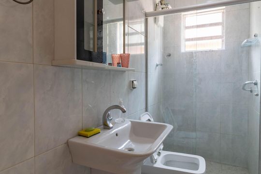 Banheiro de casa para alugar com 3 quartos, 125m² em Vila California, São Paulo