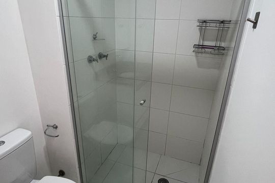 Banheiro de apartamento à venda com 2 quartos, 62m² em Vila Isa, São Paulo