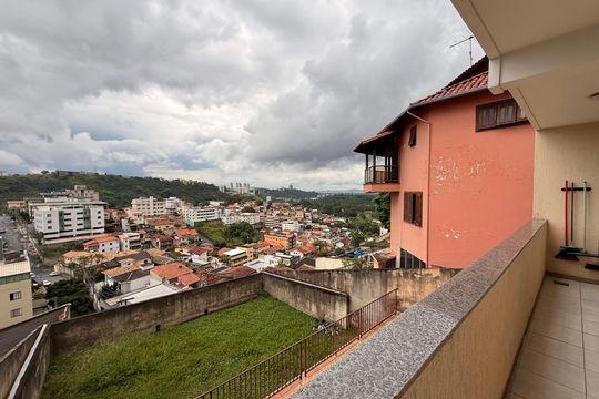 Casa à venda com 3 quartos, 360m² em Alto Caiçaras, Belo Horizonte