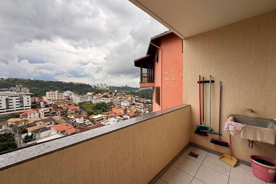 Casa à venda com 3 quartos, 360m² em Alto Caiçaras, Belo Horizonte