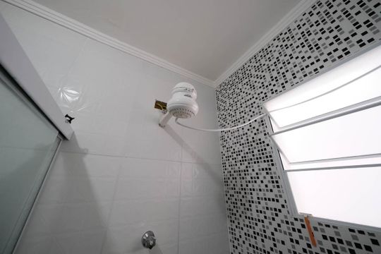 Banheiro de casa de condomínio à venda com 2 quartos, 71m² em Vila Buenos Aires, São Paulo