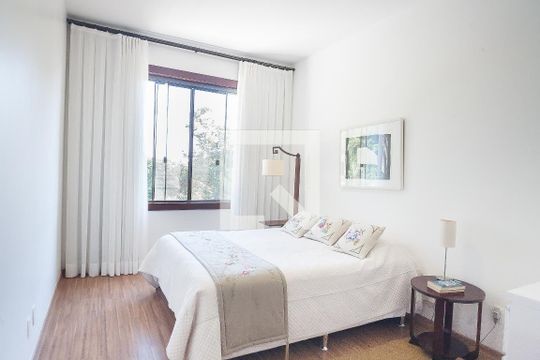 quarto 2 de casa de condomínio para alugar com 4 quartos, 1000m² em Retiro do Chalé, Brumadinho