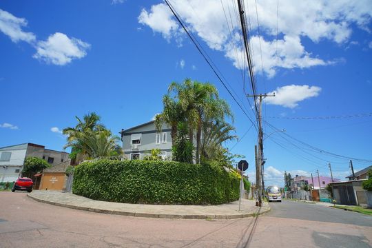 Fachada de casa à venda com 5 quartos, 325m² em Santa Tereza, Porto Alegre