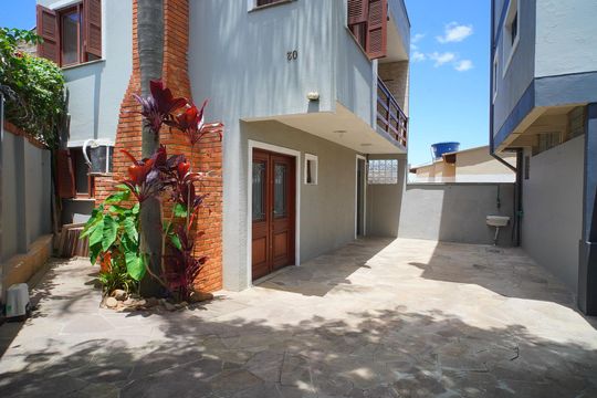 patio de casa à venda com 5 quartos, 325m² em Santa Tereza, Porto Alegre