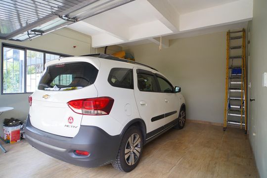 Garagem de casa à venda com 5 quartos, 325m² em Santa Tereza, Porto Alegre