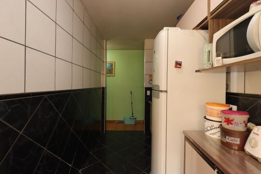 Cozinha de apartamento à venda com 2 quartos, 52m² em Jardim Santo André, Santo André