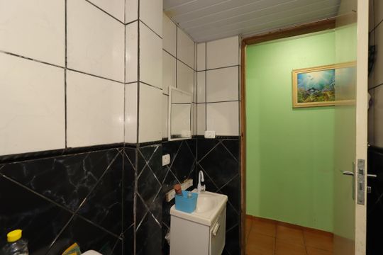 Banheiro de apartamento à venda com 2 quartos, 52m² em Jardim Santo André, Santo André