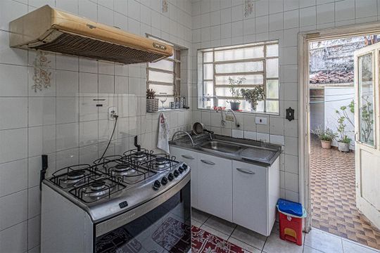 cozinha_1 de casa à venda com 4 quartos, 100m² em Cambuci, São Paulo