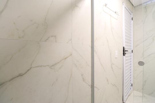 Banheiro de kitnet/studio para alugar com 1 quarto, 16m² em Barra Funda, São Paulo