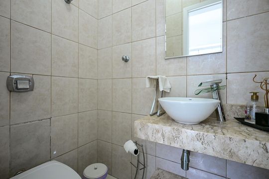 Banheiro de Serviço de casa à venda com 3 quartos, 170m² em Vila Morse, São Paulo