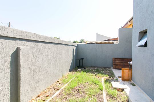 Quintal de casa à venda com 3 quartos, 160m² em São José, Canoas