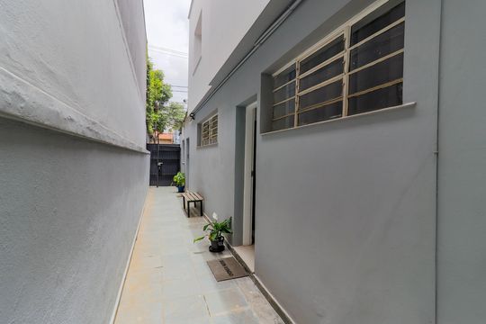 Corredor Lateral de casa para alugar com 6 quartos, 240m² em Brooklin, São Paulo