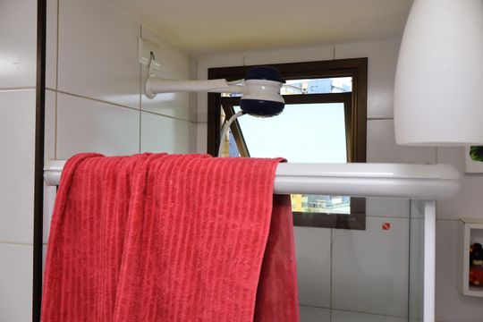 Banheiro da Suíte de apartamento para alugar com 2 quartos, 81m² em Jardim Armação, Salvador