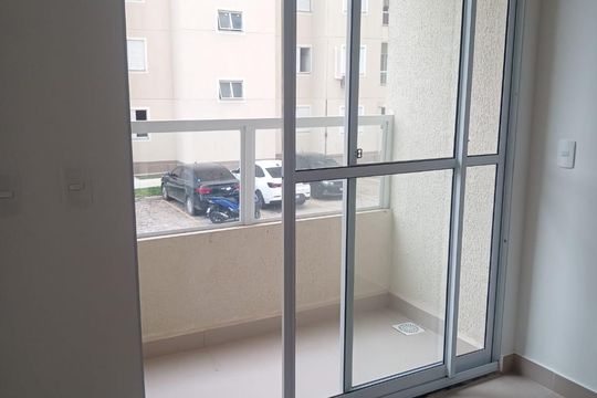 Sala de apartamento à venda com 2 quartos, 32m² em Costa E Silva, Porto Alegre